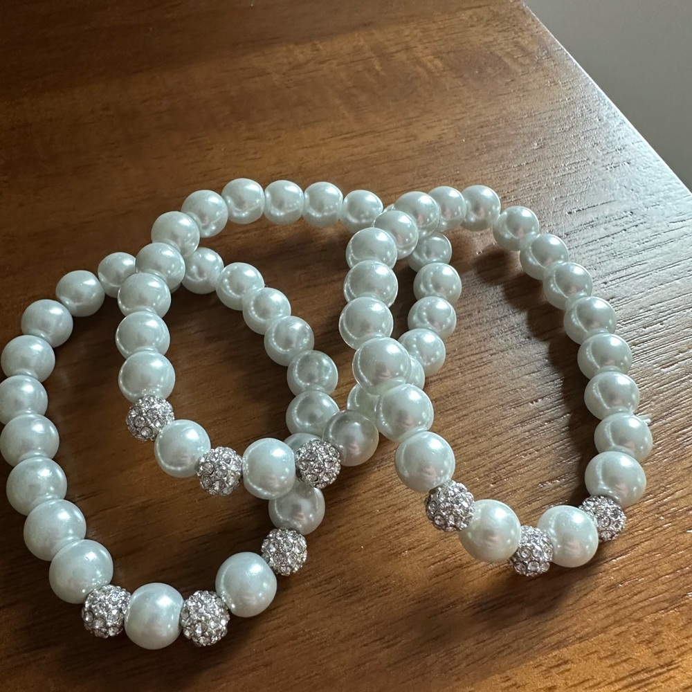 Set of 3 pearl bracelets
